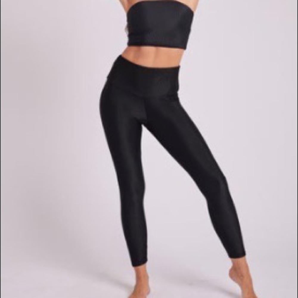 Onzie high rise rib legging - black